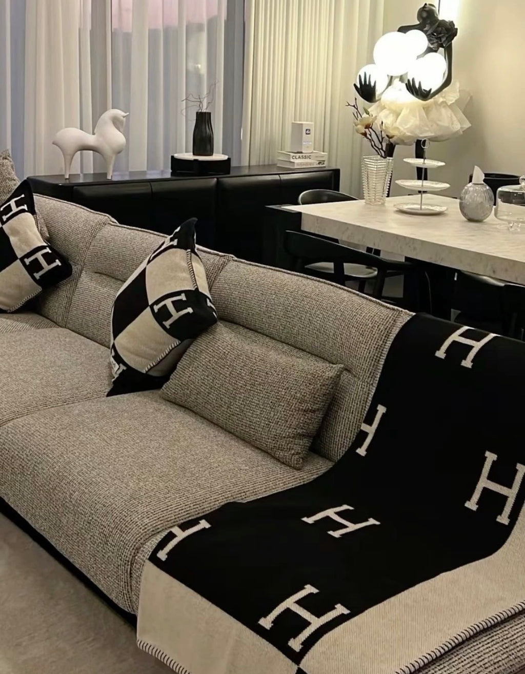 Hermès - Avalon Throw Blanket & Pillow Set