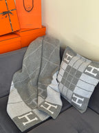 Hermès - Avalon Throw Blanket & Pillow Set
