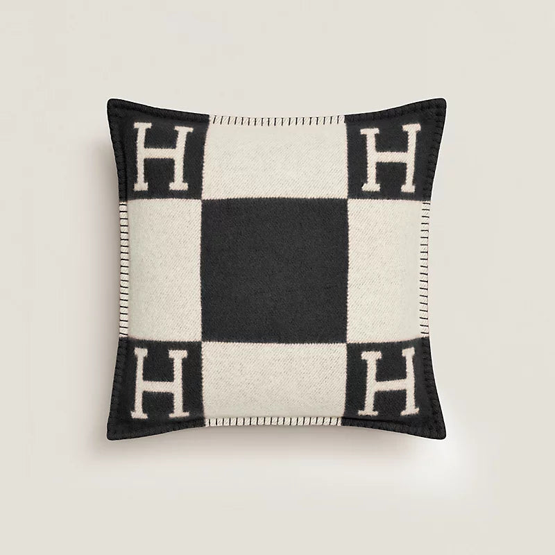 Hermès - Avalon Throw Blanket & Pillow Set