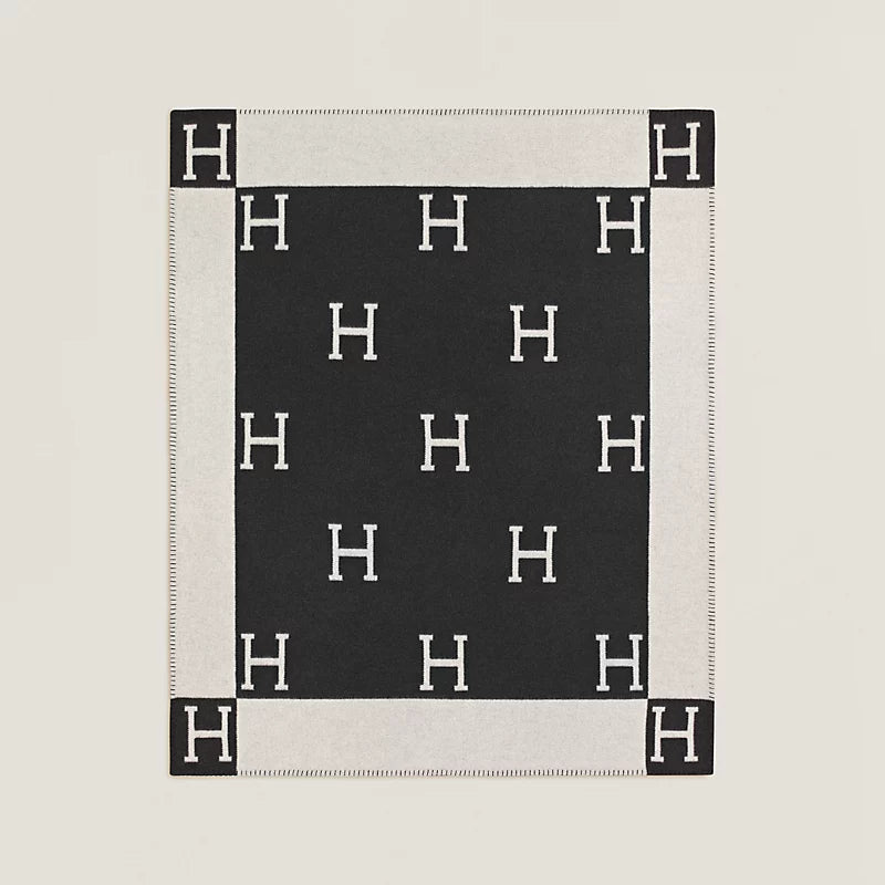 Hermès - Avalon Throw Blanket & Pillow Set