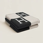 Hermès - Avalon Throw Blanket & Pillow Set
