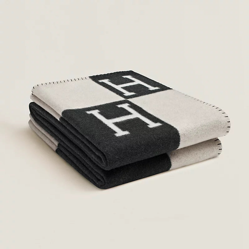 Hermès - Avalon Throw Blanket & Pillow Set